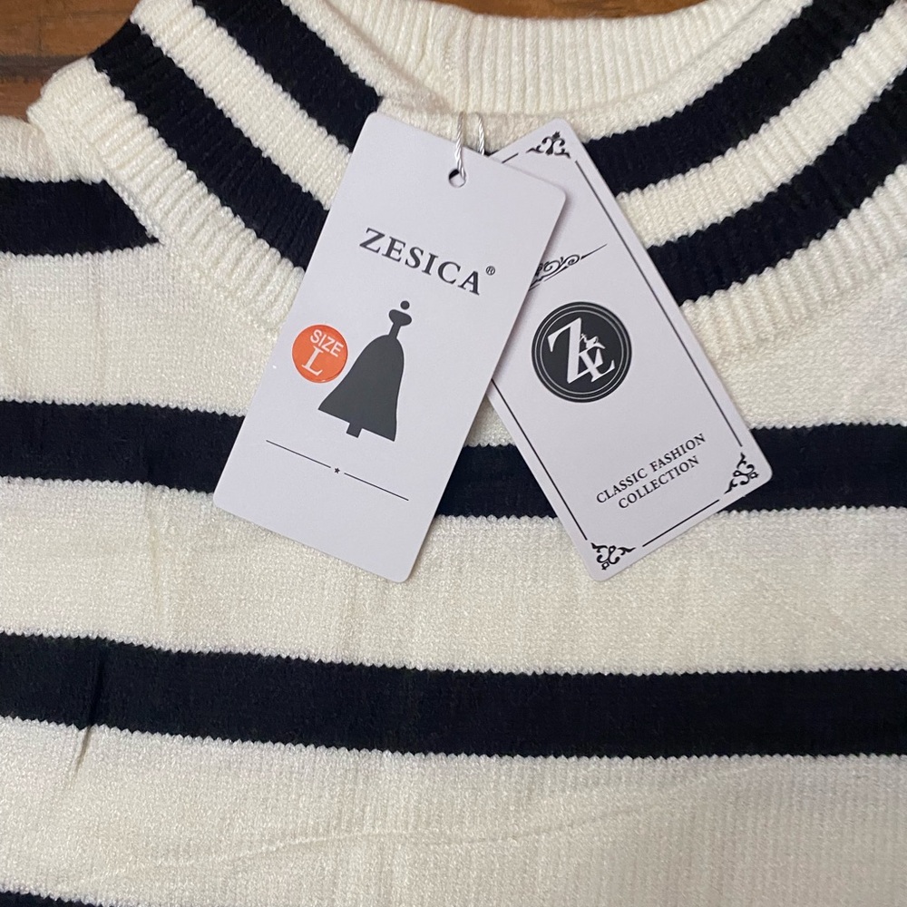 Zesica Black and White Striped Women’s Cozy Sweater Size Lg - Picture 5 of 8